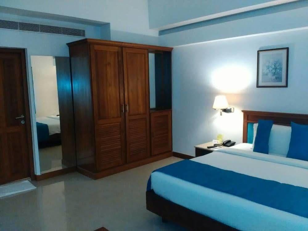 The Avenue Center Hotel Kochi Εξωτερικό φωτογραφία