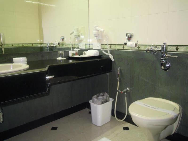 The Avenue Center Hotel Kochi Εξωτερικό φωτογραφία