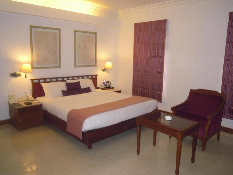 The Avenue Center Hotel Kochi Εξωτερικό φωτογραφία