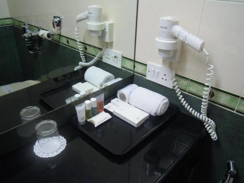 The Avenue Center Hotel Kochi Εξωτερικό φωτογραφία