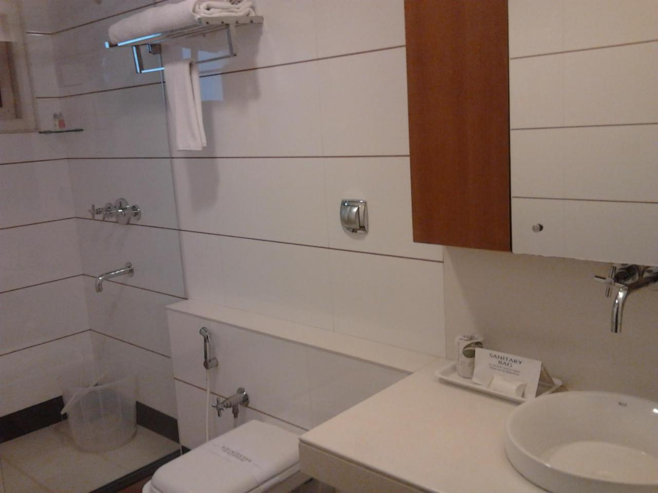 The Avenue Center Hotel Kochi Εξωτερικό φωτογραφία